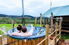Hakuna Matata Safari Lodge - Sublime, off-grid digital detox with hot tub